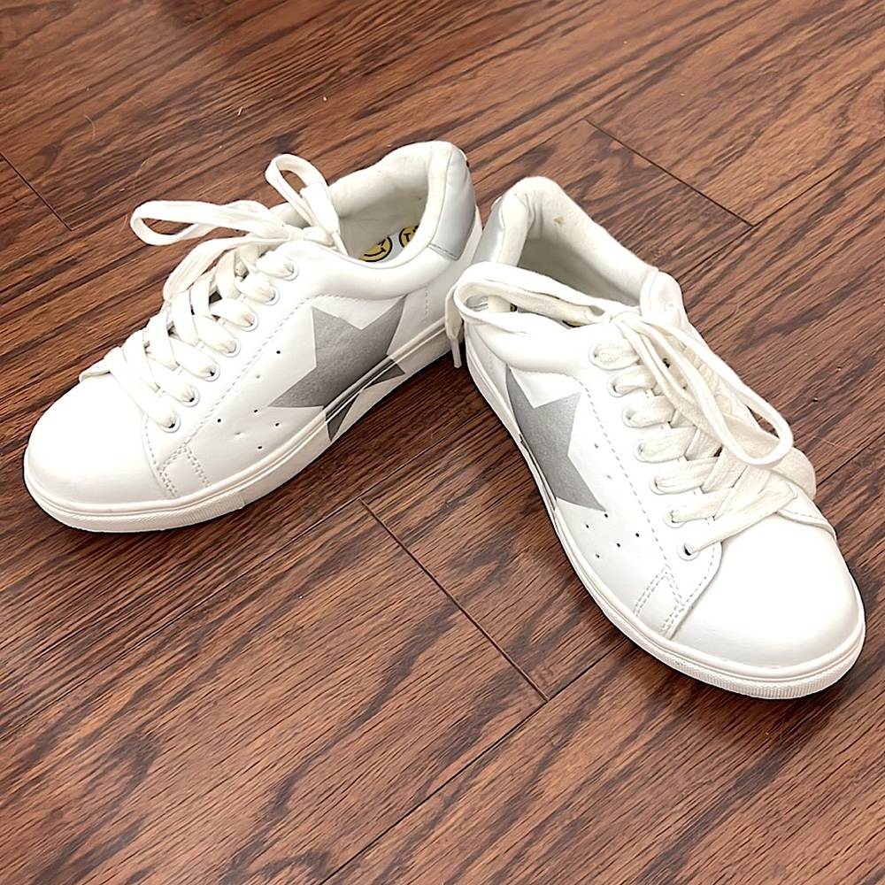 Steve Madden kids’ sneakers, size 3